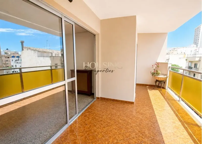 AMPLIO y LUMINOSO PISO CON PARKING Y TRASTERO EN ZONA PLAZA MADRID — photo 3