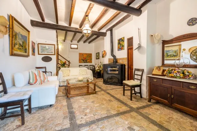Two fincas with holiday rental licenses for sale in Biniaraix, Mallorca — photo 8