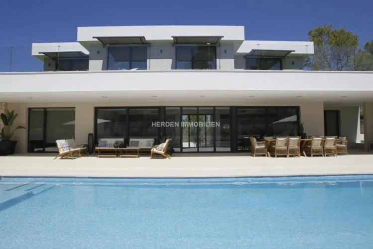 Luxury Villa Santa Ponsa Mallorca for Seasonal Rent — photo 1