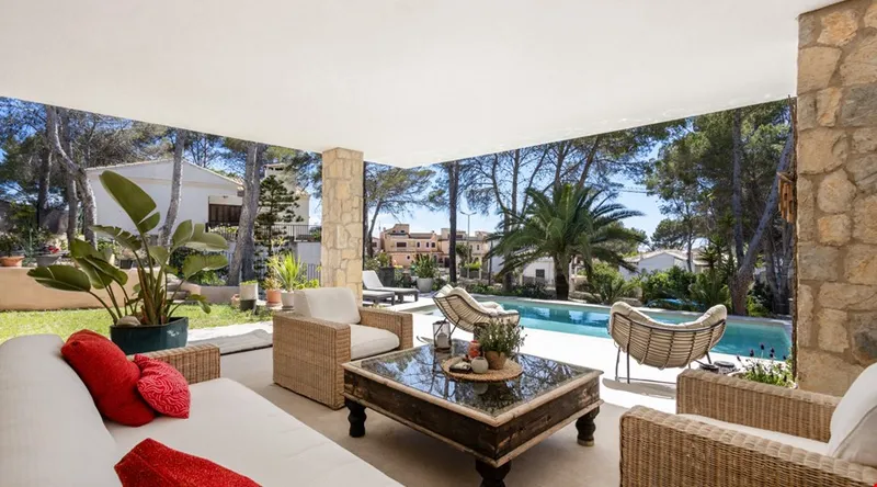 Renovated Mediterranean villa with pool and partial sea views for sale in Santa Ponsa — photo 3
