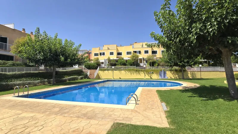 VE-JHRE067 – Beautiful Townhouse with 4 Double Bedrooms and Communal Pool — photo 2