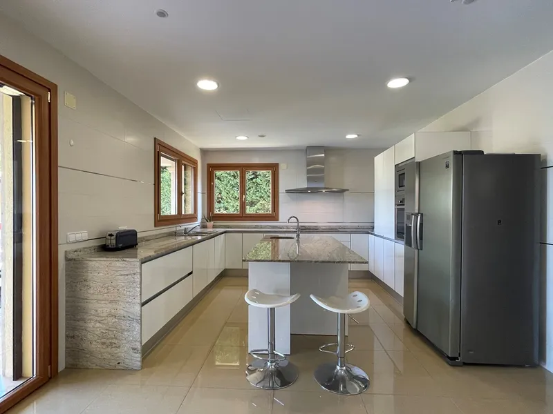 Splendid 4-bedroom villa with pool and sea views in the Santa Ponsa area — photo 6
