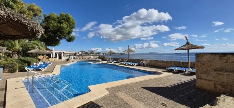 Illetas - Front-line apartment to renovate with sea view — photo 1