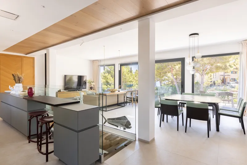Exclusive villa complex with two pools, garden and partial sea views — photo 8