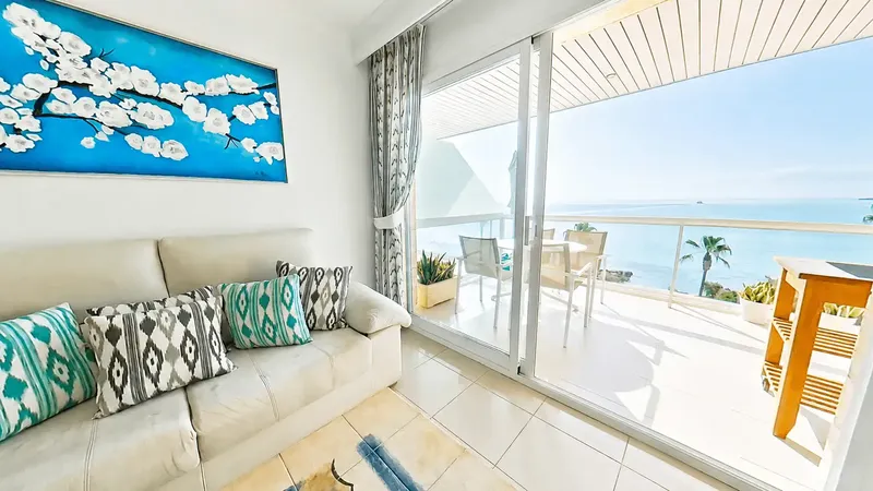 Exclusive apartment for rent on the seafront with spectacular sea views in Cala Millor — photo 2