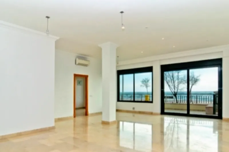 Molinar – Apartment with large terrace on the first line — photo 1