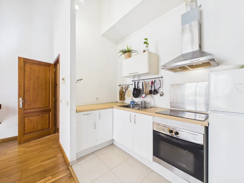 Charming Third-Floor Apartment in a Prestigious Old Town Building, near Plaza de la Mercè — photo 5