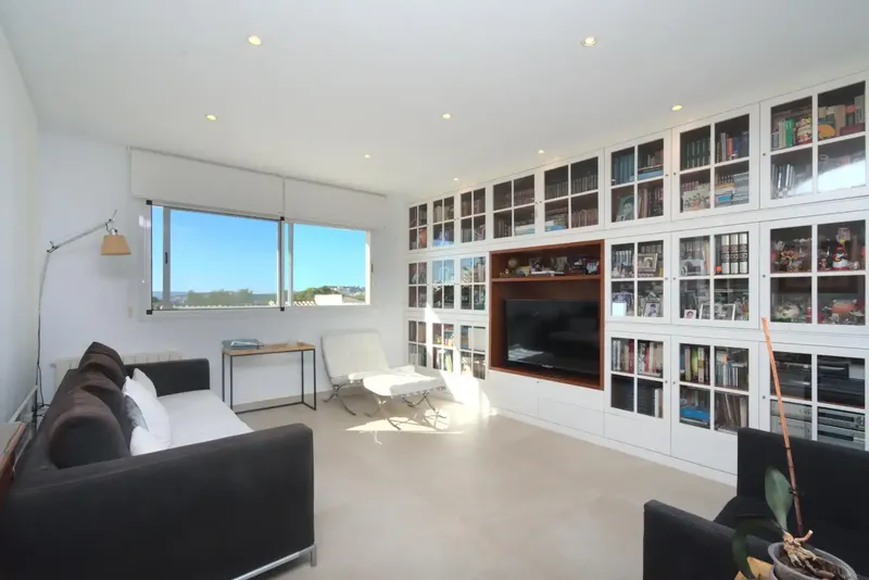 Discover an architectural gem in Palma, a magnificent duplex located in the prestigious Bonanova neighborhood. With its impressive 247 m2 — photo 5