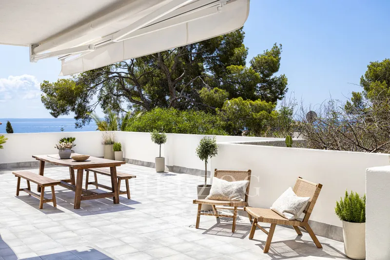 Refurbished sea view apartment in an exclusive location in Cas Català — photo 4