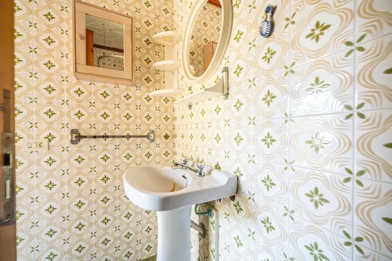 Located in the privileged enclave of Binibona, at the foot of the Sierra de Tramuntana, this unique property stands out for its character — photo 10