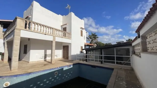 Villa for sale in Cala Llombards, Santanyí, Mallorca — photo 1