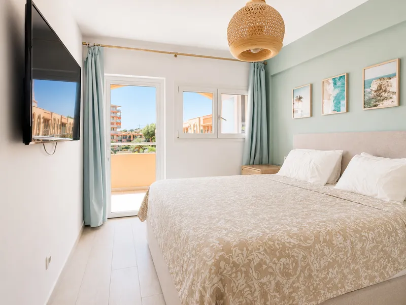 Modern apartment fully renovated with partial sea views next to Port Adriano Mas — photo 6