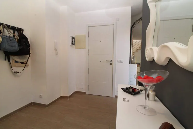 Renovated 120m² Maisonette with 5 bedrooms and terrace for sale — photo 4