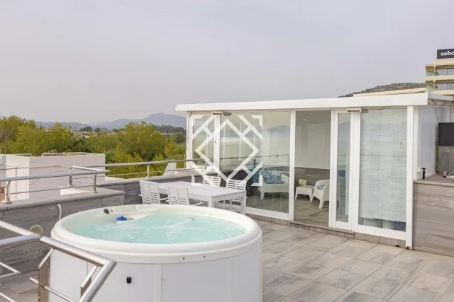 Unique Opportunity: Penthouse for Sale with Holiday License and Spectacular Views to the Bay of Pollensa, North of Mallorca — photo 1