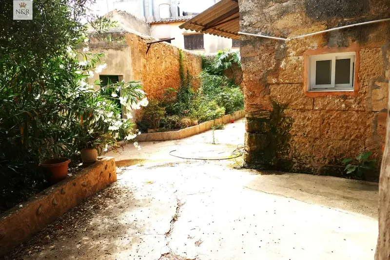 IKV00379-1. Spectacular manor house for sale in the center of Biniali with garage and large garden, built in 1900. — photo 2