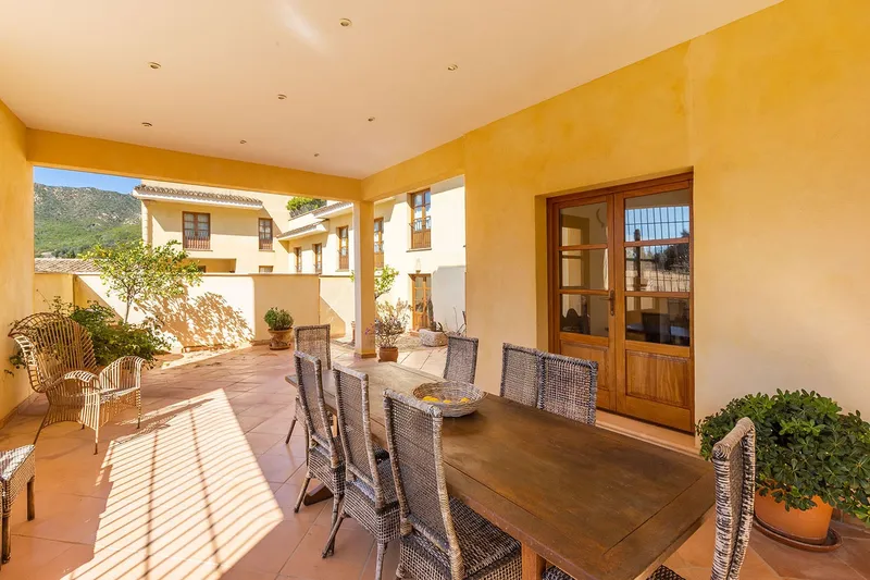 Investment property: Mediterranean estate with versatile uses — photo 5