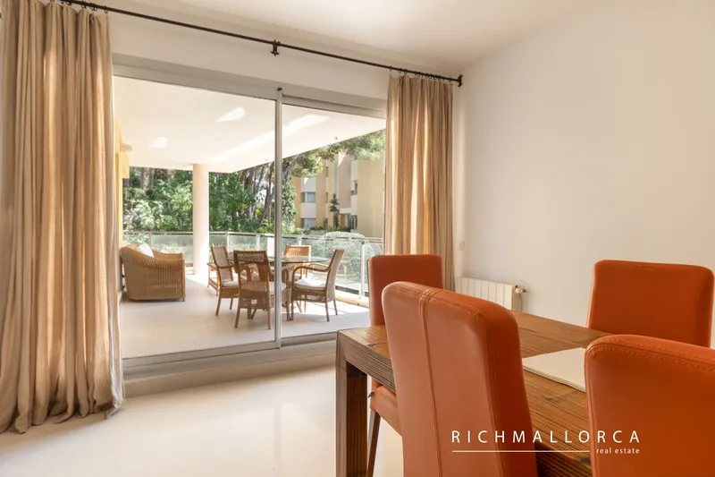 Spacious 4-bedroom apartment with terrace and sea views in Sol de Mallorca — photo 7