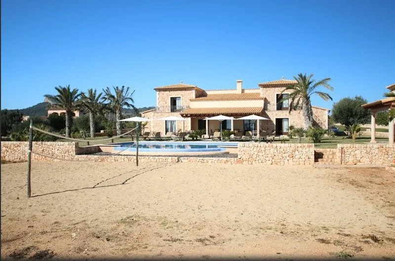 Mediterranean luxury finca with 100 m² resort-style pool, sea views and complete privacy near Porto Colom — photo 4