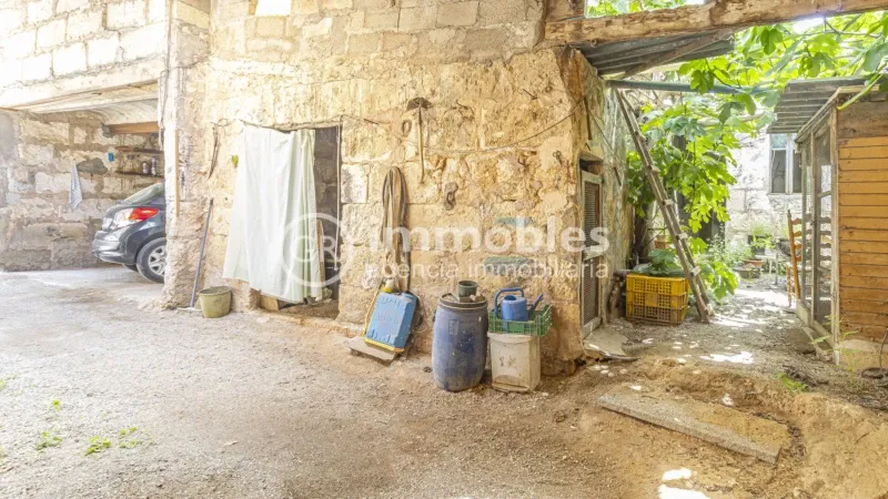 House on Carrer de Palou — photo 2