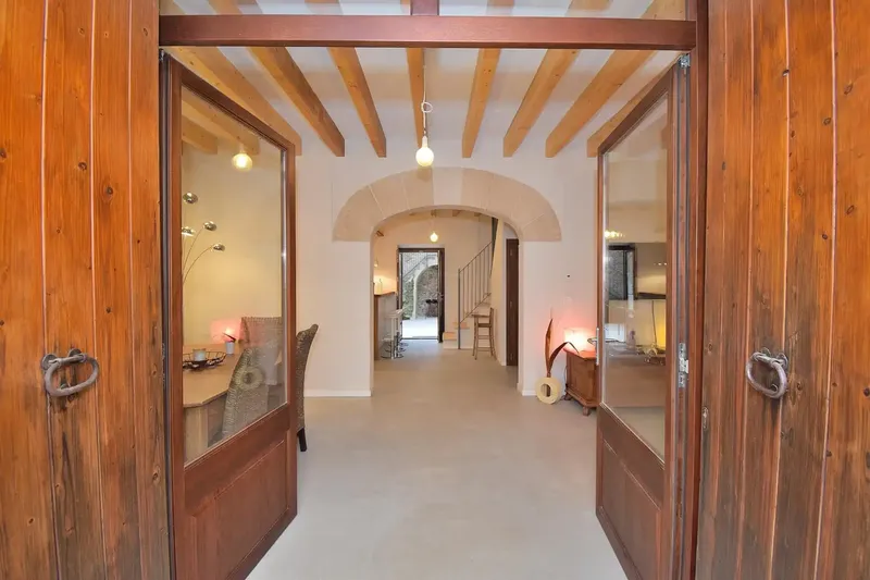 Discover this exceptional opportunity in the historic center of Artà: a charming village house with a holiday license for 12 guests — photo 7