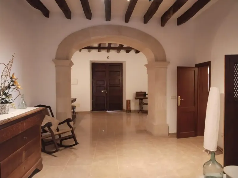 Spacious two-story house with garage — photo 1