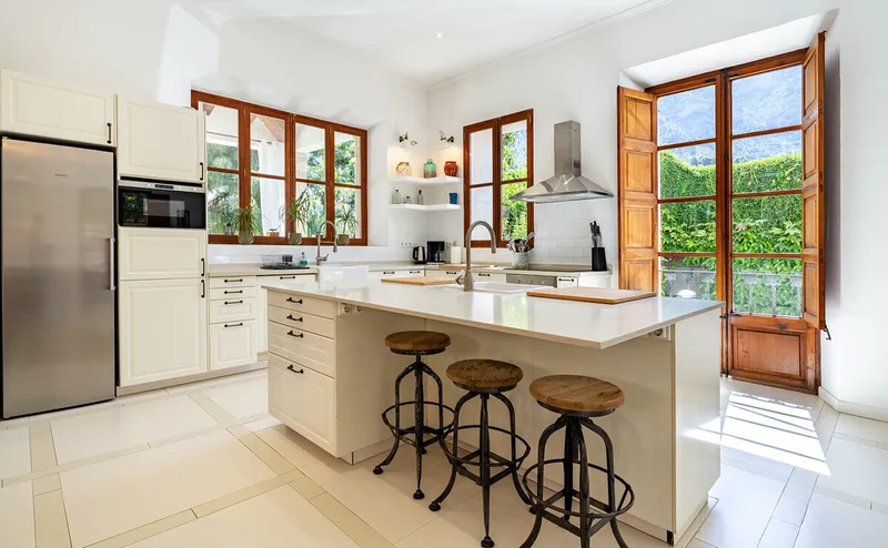 Exceptional townhouse with swimming pool and parking — photo 7