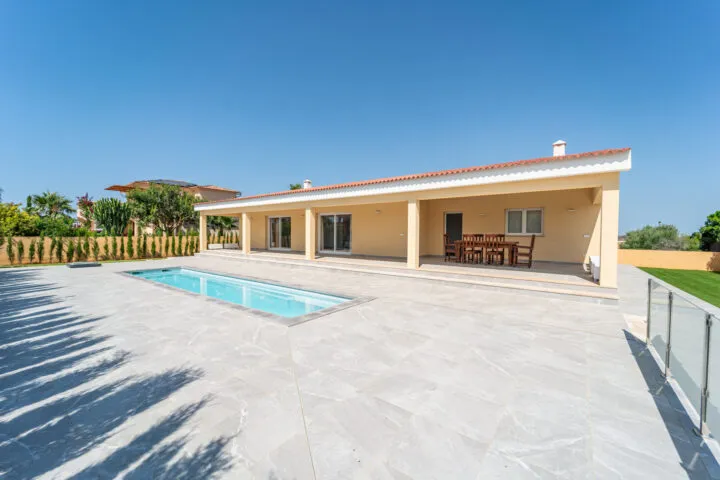 New build chalet 2025 on one floor with 3 suites and pool in Sa Rápita — photo 1