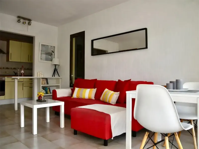 Ubicado en la tranquila zona de Es Pinareten Puerto Pollensa, este apartamento en venta ofrece un espacio acogedor y funcional. Totalmente a — photo 1