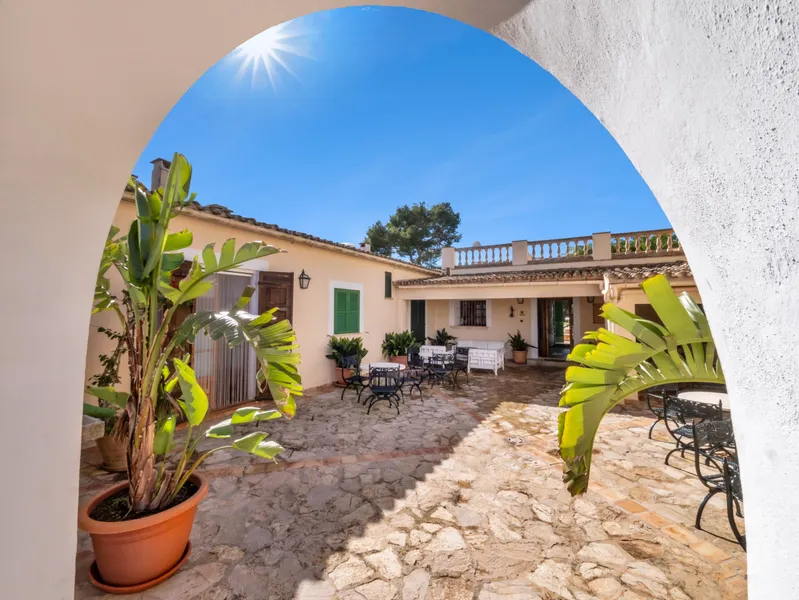 Enchanting Hacienda Style Estate, Ideal for BB, Retreats or Events — photo 1