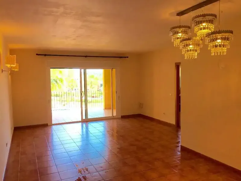 Apartamento privado en una zona tranquila y muy solicitada, a pocos metros del centro de Santa Ponsa. En la segunda planta, con balcón priva — photo 4