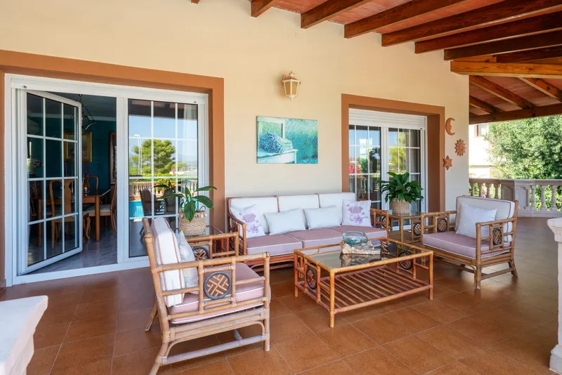Charming Mediterranean villa with generous outdoor area — photo 6