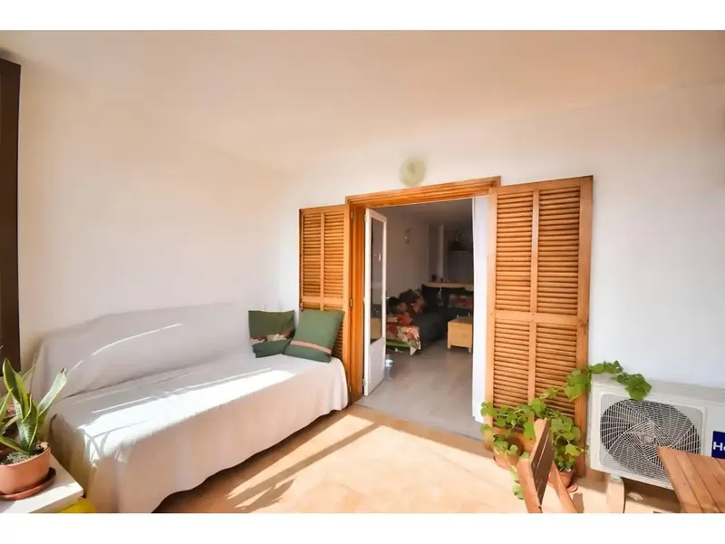 In a lively area, near the beach and very well connected, we have this penthouse offering a very sunny terrace of about 22 m2 — photo 3