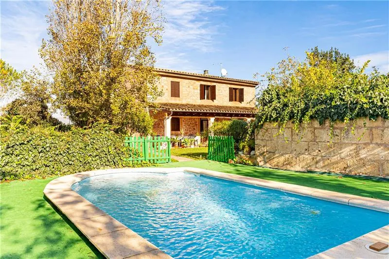 Village house with renovation plans and a pool on a lot of approximately 523 m2 — photo 10