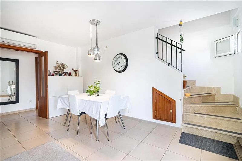 Approx. 141-square-meter apartment with a sun terrace — photo 4