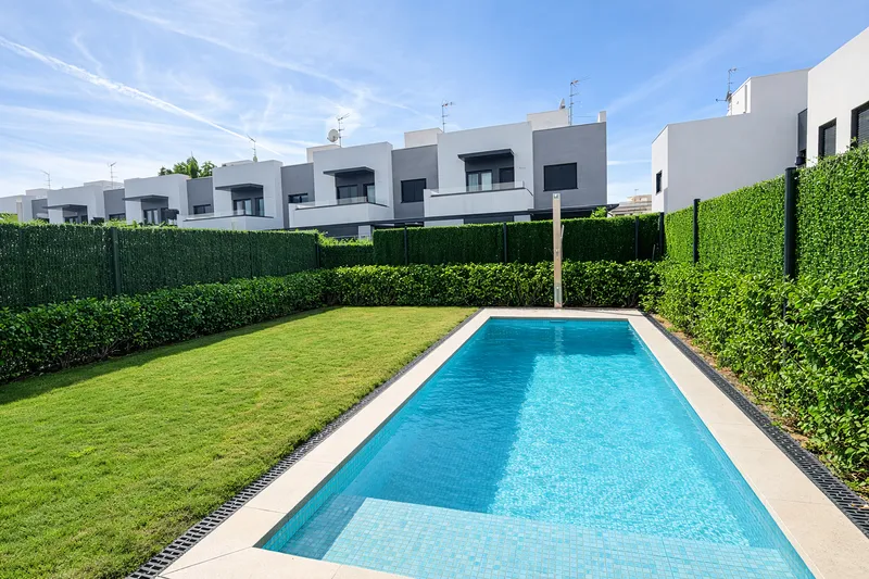 Modern townhouse with private pool in a new residential complex in Palma Mehr — photo 1