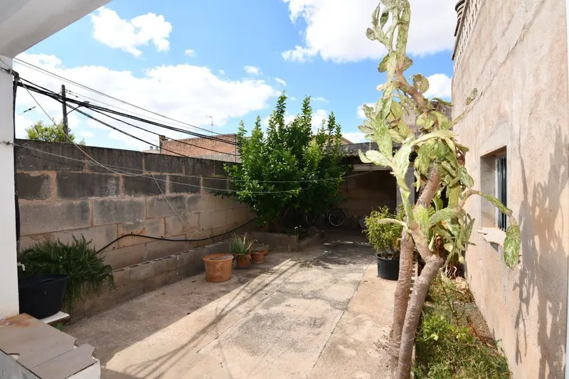 Town house with patio and possibilities of making an apartment on the first floor, in [...] — photo 2
