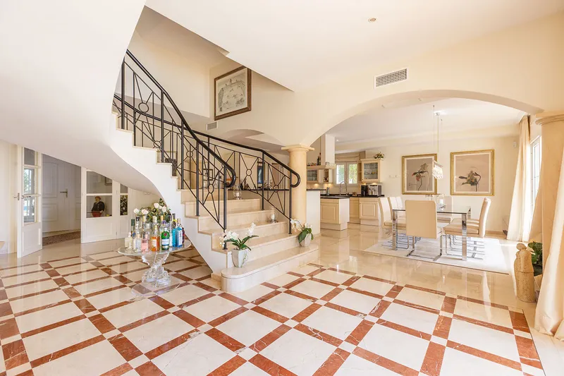High-quality villa with character and sunny ambience — photo 7