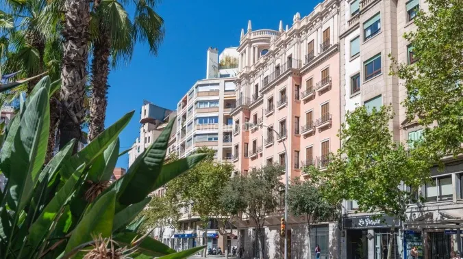 Great investment: elegant restored apartment building in the centre of Palma and close to the sea — photo 2