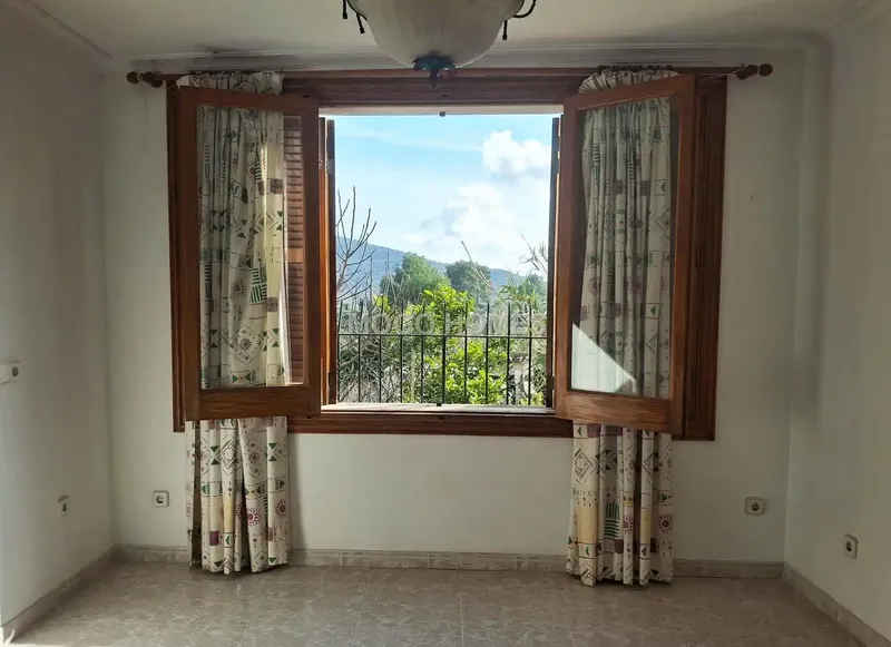 Village house to renovate in the town of Alaró. Very quiet area with access through a very quiet alley. — photo 8