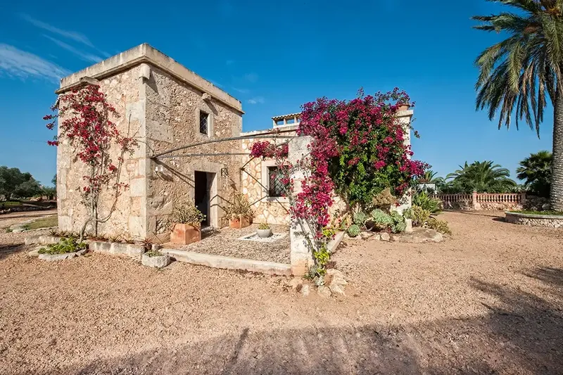 Beautiful rustic finca with a total of 6 bedrooms and 5 bathrooms — photo 8