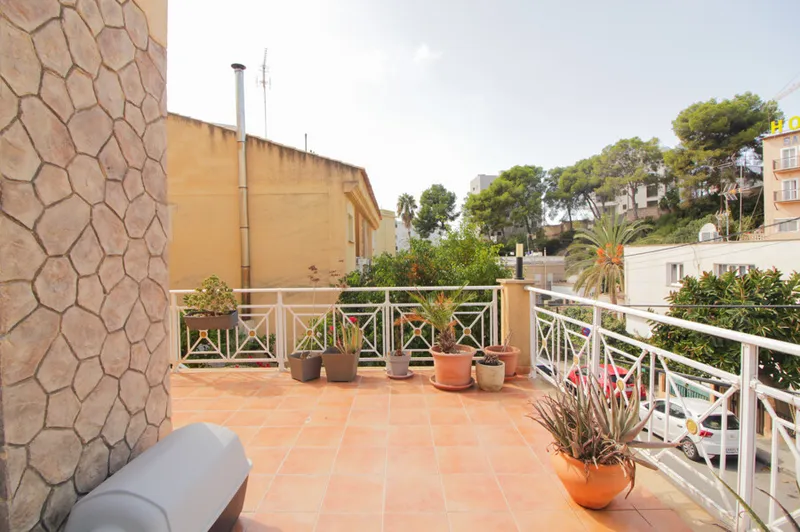 Unique Semi-detached House with Four Bedrooms, Garage and Large Outside Space, only one minute from Cala Mayor Beach! — photo 9