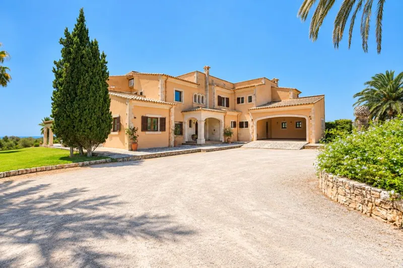Spacious and bright Mediterranean-style country house, featuring pleasant terraces, [...] — photo 2