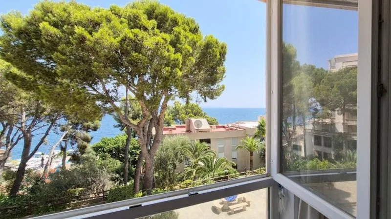 Illetas - Front-line apartment to renovate with sea view — photo 2
