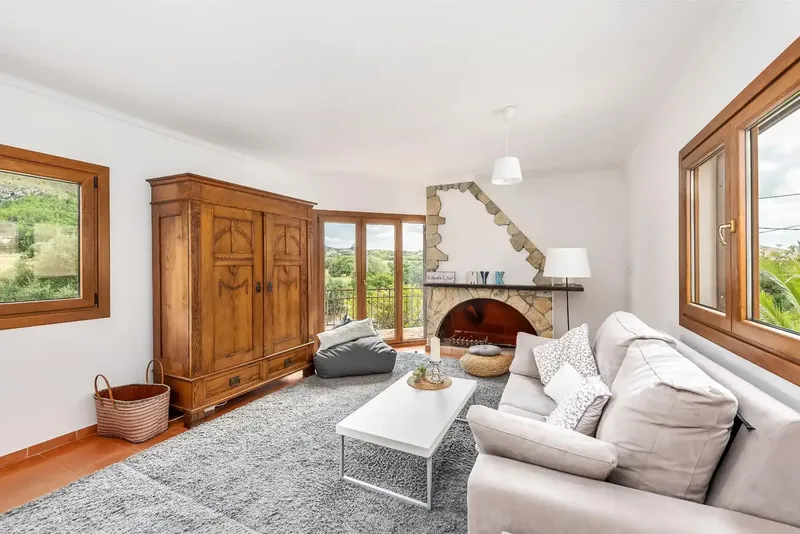This chalet with sea and mountain views consists of a family house together with an independent apartment in an ideal location — photo 4