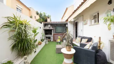 Townhouse on Carrer de Can Caragol Nou — photo 9