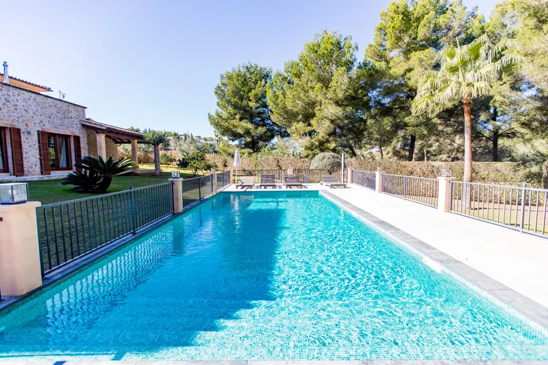 Impressive villa in a quiet area in Santa Ponsa — photo 5