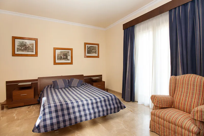 First Line Palace Style Villa with Swimming Pool and Amazing Sea Views in the Sought-after Area of Son Veri Nou — photo 11