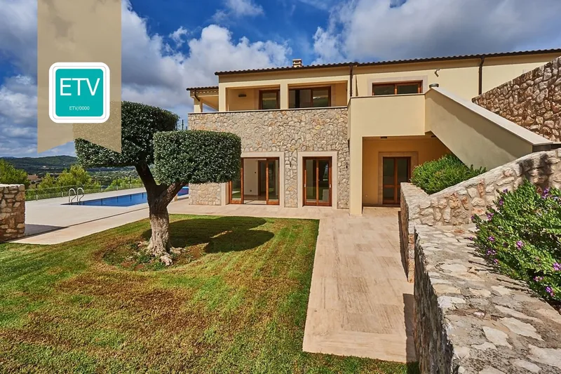Imposing villa with vacation rental license and views over the valley, as well as the golf course of Canyamel — photo 1