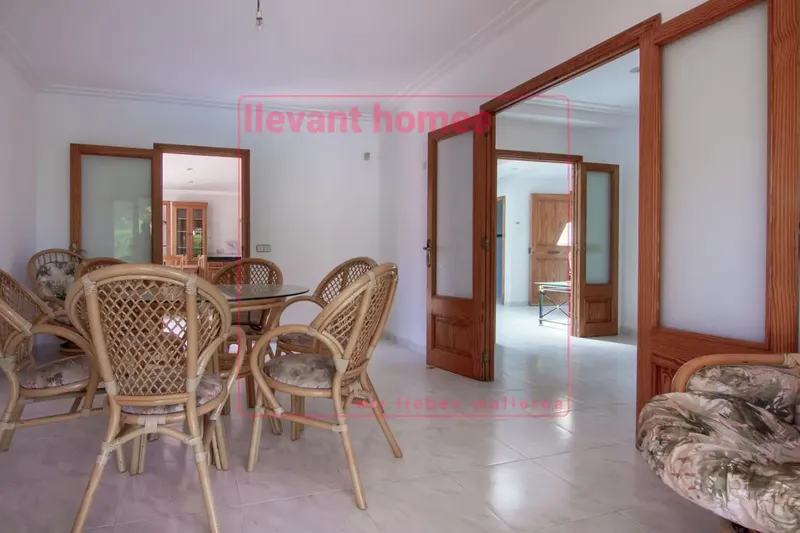 Discover your new home in the exclusive Son Floriana urbanization in Cala Bona! This impressive detached house, located in a — photo 7