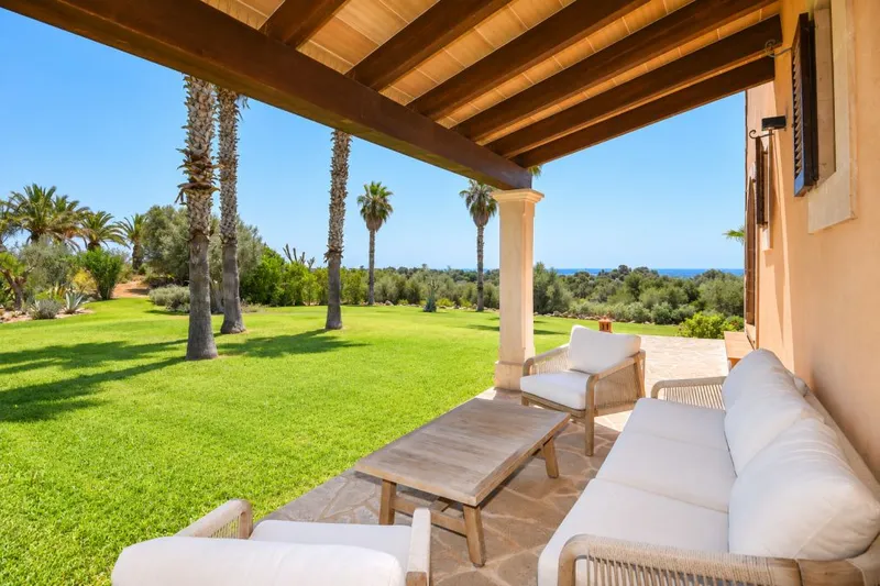 Spacious and bright Mediterranean-style country house, featuring pleasant terraces, [...] — photo 11